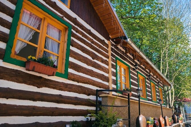 Folk Dinner Experience in Prague with Transportation - Choose Your Meal: Vegetarian, Chicken, or Red Meat