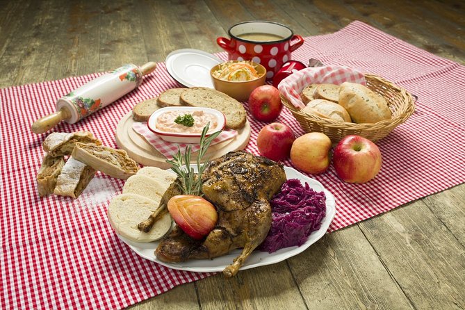 Folklore Dinner with Unlimited Drinks 4course Menu - What Makes the Folklore Dinner in Prague Special?