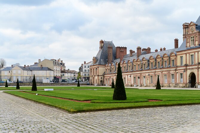 Fontainebleau Palace Half Day Trip from Paris - The Role of the Guide and Tour Limitations