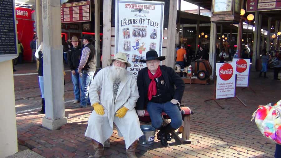 Fort Worth: Heritage and Landmarks Open-Air Tour - Exploring Downtown Fort Worth’s Modern Vibe