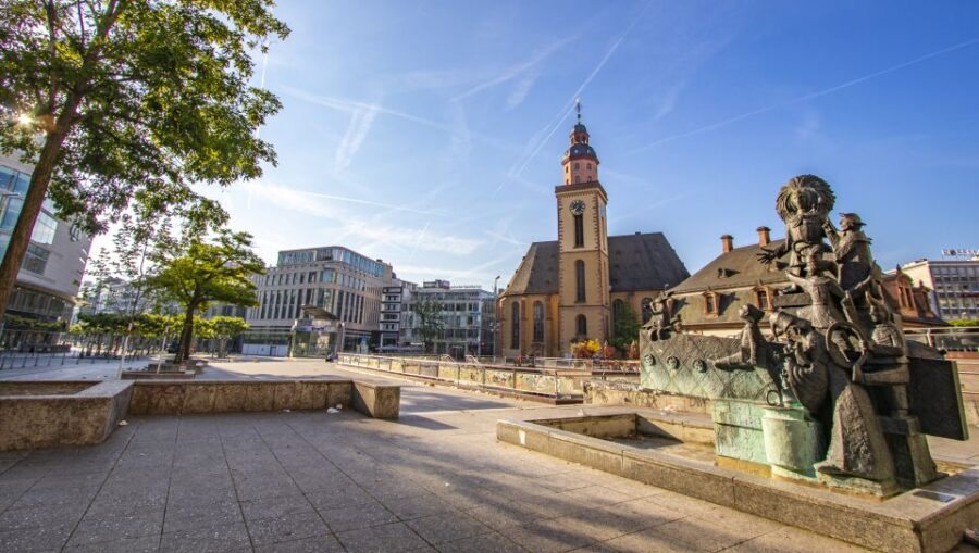 Frankfurt: Capture the most Photogenic Spots with a Local - Meeting Point and Tour Logistics