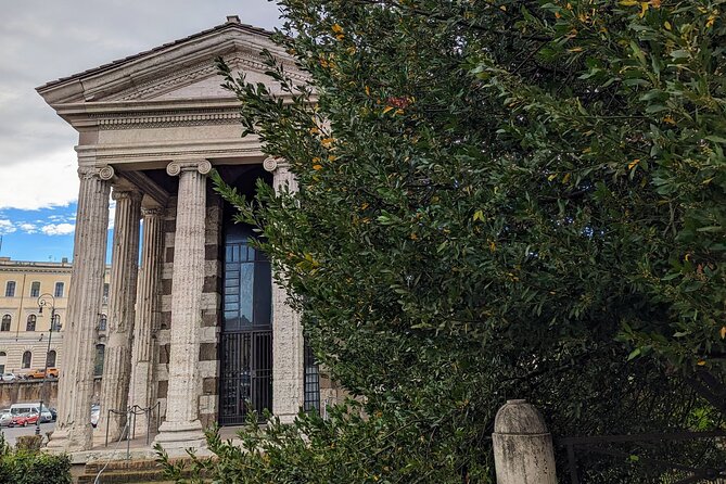 Free Urban Trekking with an Archaeologist - The Stops That Make This Tour Special