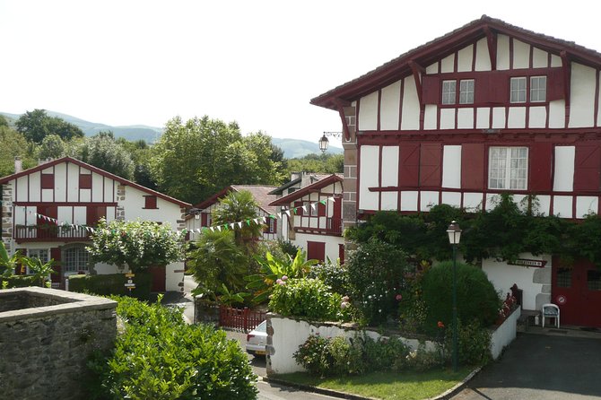 French-Basque Countryside Private tour Discover the hidden beauty of Pyrenees - Exploring Saint-Jean-Pied-de-Port: The Starting Point of the Camino