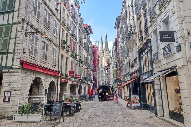 French Coast: Bayonne, Biarritz, San Juan de Luz - Private Tour - Beachside Lunch and Personal Pace in Biarritz
