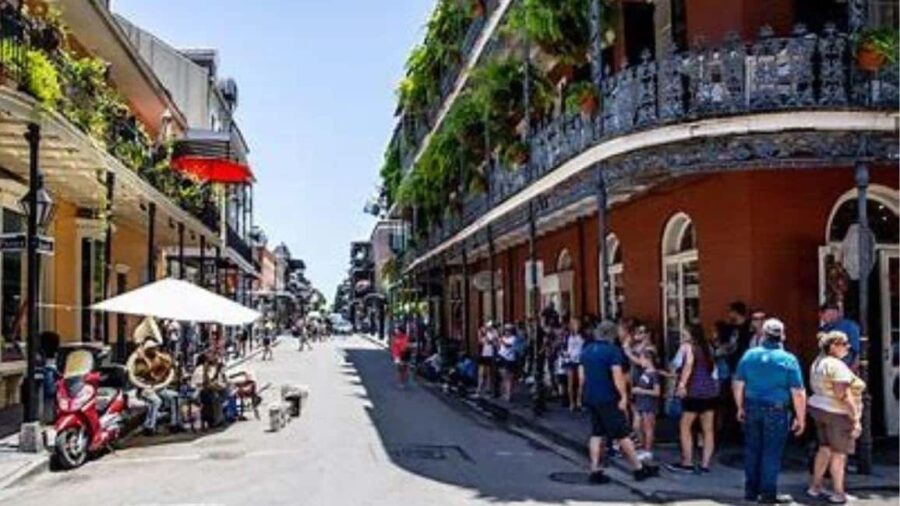 French Quarter Tour with Local Guide and Creole Stories - Starting Point at Pirate’s Alley Café for Easy Access