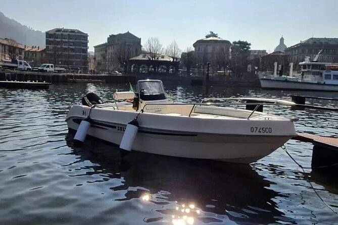 From 1H to 4H License Free Boat Rental 40cv Lake Como - The Experience of Driving a Small Powerboat