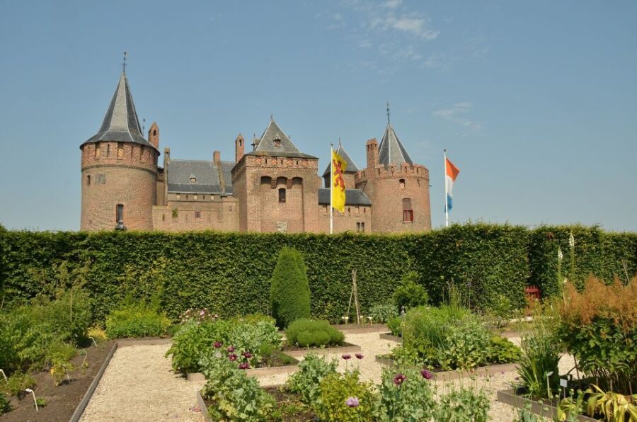 From Amsterdam: Amsterdam Castle Muiderslot Private Tour - Discovering the Castles Medieval Rooms and Artworks