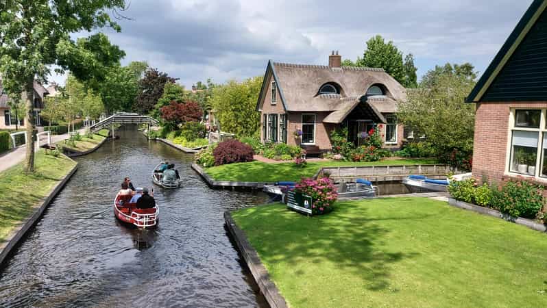 From Amsterdam: Giethoorn Small Group Tour with Boat Ride - Discovering Giethoorn’s Unique No-Roads Layout