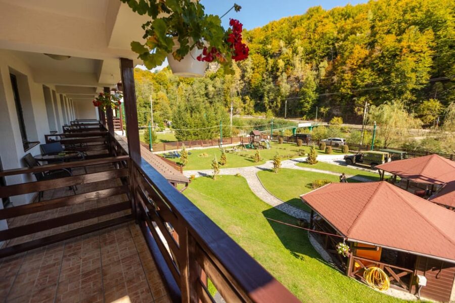 From Bucharest: Brdetu 4x4 Tour with Lunch, Hotel Pick-Up - Enjoying a Traditional Lunch at Pensiunea Ciprian