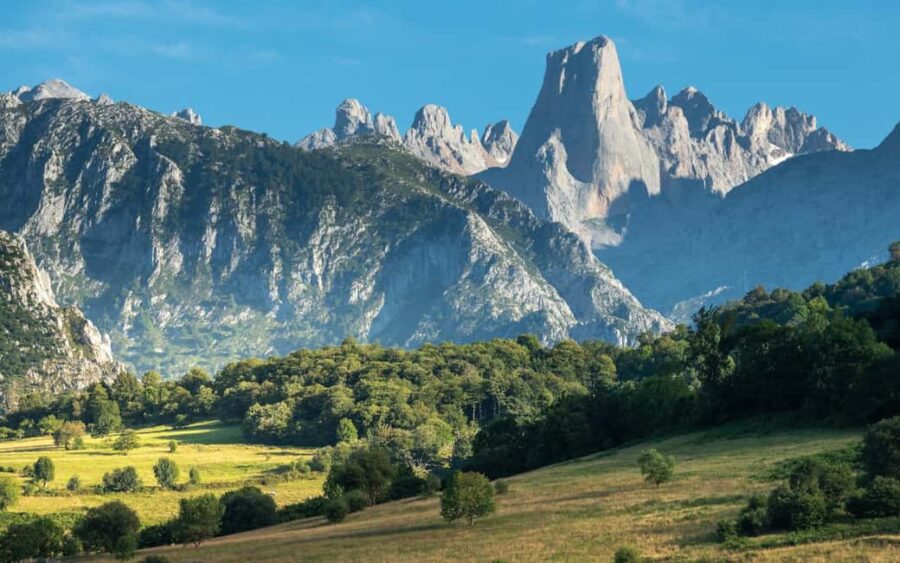 From Cangas de Onís: Lakes of Covadonga and Bulnes by funicular - Starting Point in Cangas de Onís: Calle Picos de Europa