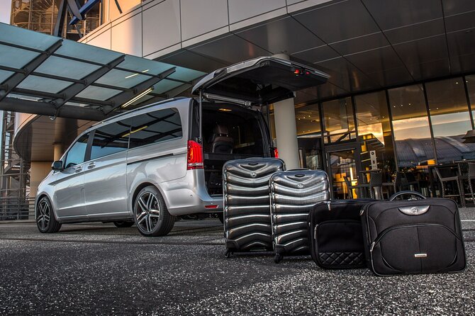 From Hotel to Istanbul Airport Private Transfer - Meeting Point at Istanbul Airport: Tayakadın