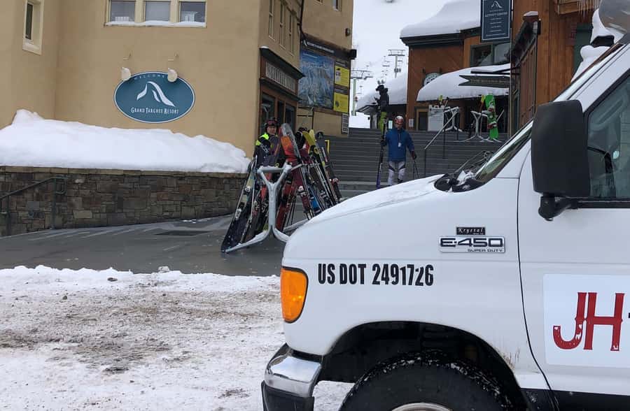 From Jackson: Grand Targhee Resort Round-Trip Ski Bus - Convenience of Round-Trip Transportation from Jackson and Teton Village