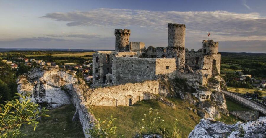 From Krakow: Trail of the Eagles Nests Day Tour - Starting the tour at dawn in Krakow