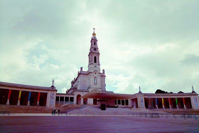 From Lisbon: Batalha, Alcobaça, Óbidos, Fátima & Nazaré - Admiring Gothic Masterpieces at Batalha Monastery