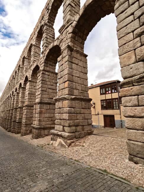 From Madrid: Segovia & Ávila Small Group: Alcázar & Walls - Tasting Castilian Wines and Artisan Cheeses in Segovia