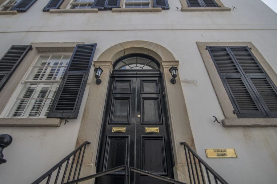 From Malaga: Day Trip to Gibraltar - The Tour Starts at Hotel Vincci del Patio in Malaga