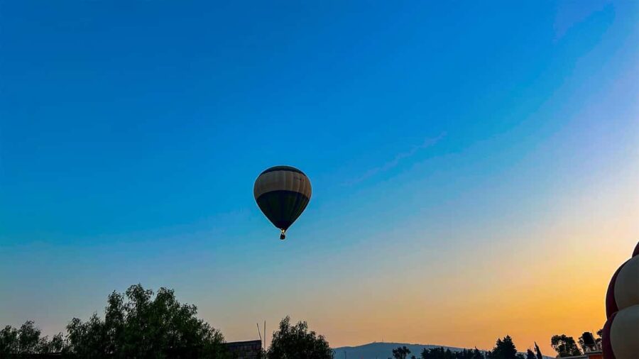 From Mexico City: Fly over Teotihuacan in a hot air balloon - Starting Point: Aerodiverti Balloon Port and Morning Check-in