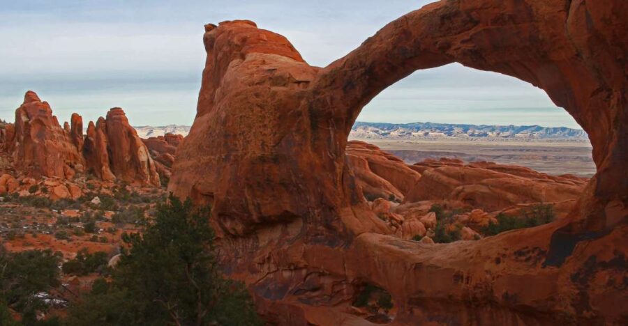 From Moab: Full-Day Canyonlands and Arches 4x4 Driving Tour - Exploring Musselman Arch and the Colorado River Views