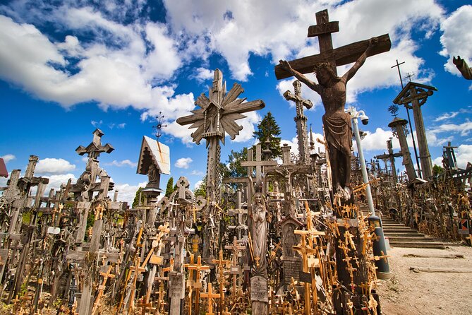 From Riga: Hill of Crosses & Enchanting Jelgava Group Tour - Scenic Border Crossing and Photo Stops