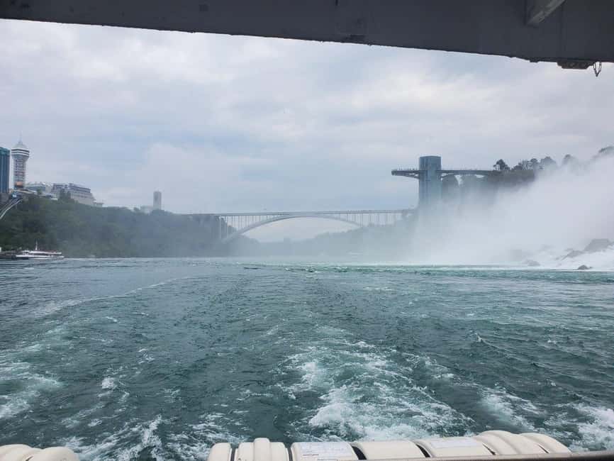 From Toronto Small-Group 7 Guests Max - Includes Boat Cruise - Witnessing the Power of Nature at the Whirlpool Lookout