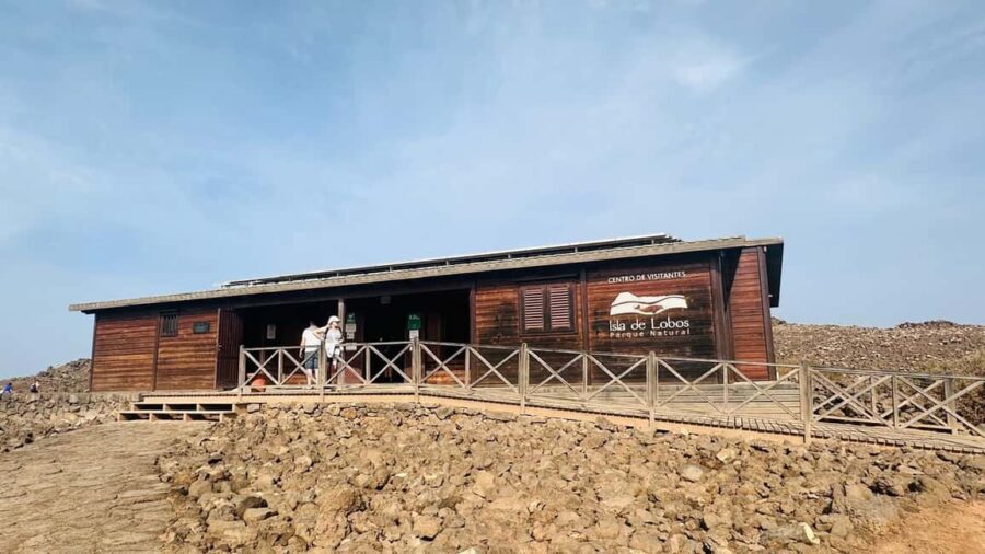 Fuerteventura: Lobos Island Guided Tour with Snorkeling - Snorkeling in Calm, Shallow Bays