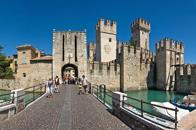 Full-Day Lake Garda and Desenzano del Garda from Milan - small group tour - Starting Point and Group Size Limits