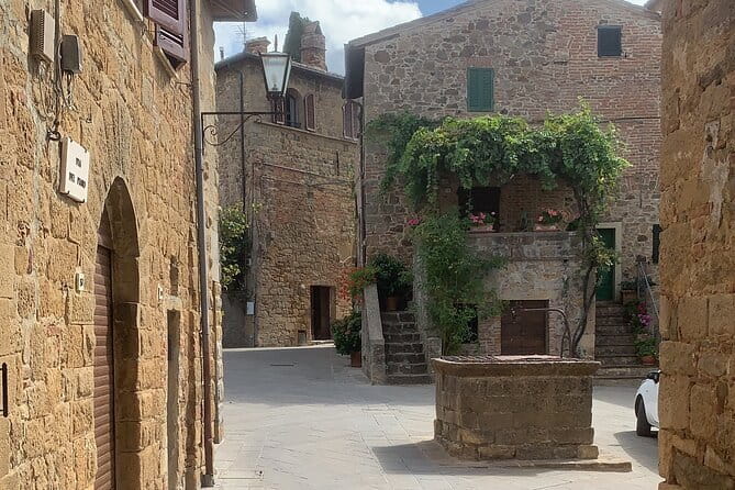 Full Day PRIVATE Guided Tour in Val D'Orcia Region - Exploring Montalcino’s Organic Family Winery