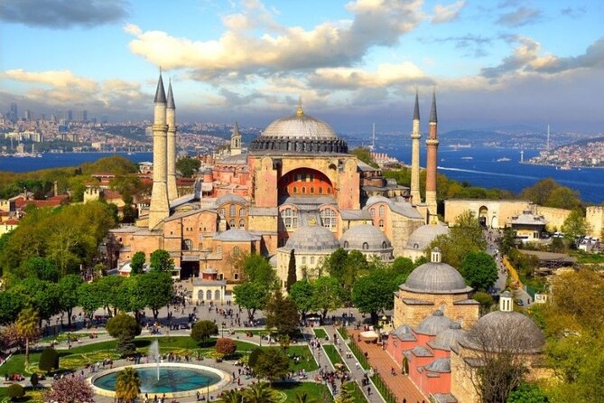 Full Day Private Layover Tour in Istanbul - Food, Drink, and Shopping Experiences