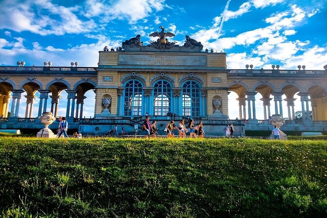 Fun & mobile scavenger hunt through the Schönbrunn Palace Park - Discover the Obelisk Fountain and Its Hieroglyphics