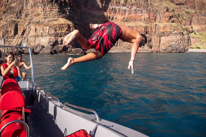 Funchal: Speedboat tour- SEE THE ISLAND AND LIFE AT SEA - Mid-Tour Swim and Snorkeling Experience