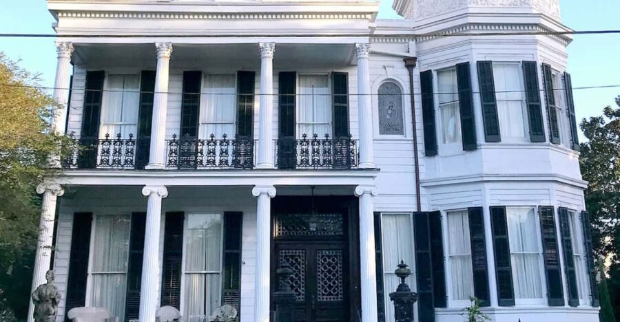 Garden District Walking Tour - Discovering the Roots of the Garden District