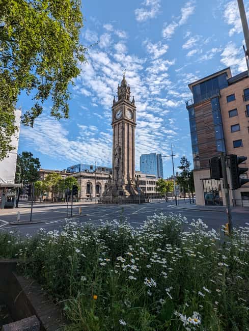 German Walking Tour City centre Belfast- Belfast entdecken - Exploring Belfast’s Main Sights: City Hall, Titanic Memorial and More