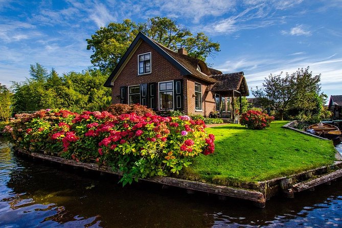 Giethoorn Guided Day Trip with Boat Ride from Amsterdam - The Canal Cruise: A Scenic Highlight