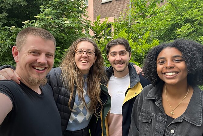 Girona Self Guided Sherlock Holmes Murder Mystery Game - Navigating the Clues: Digital Characters and Photo Tasks