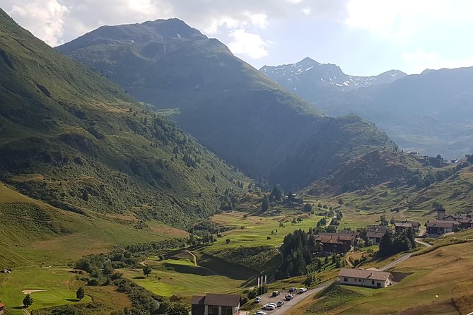 Glacier Express Panoramic Train Round Trip from Zürich With Private Guide - Exploring the Scenic Stops: Disentis and Oberalp Pass