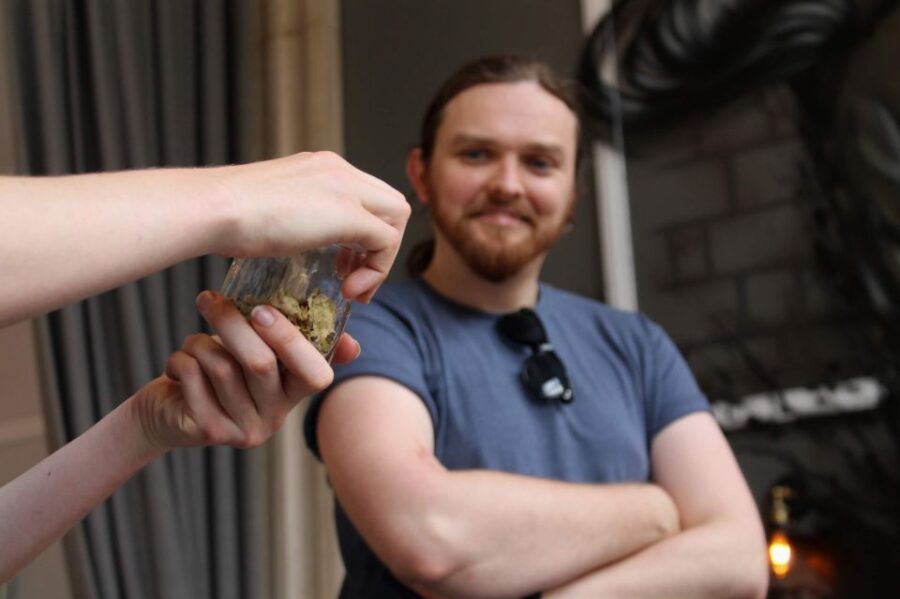 Glasgow: Walking Tour With Beer Tasting - The Unique Beginning at Blythswood Square