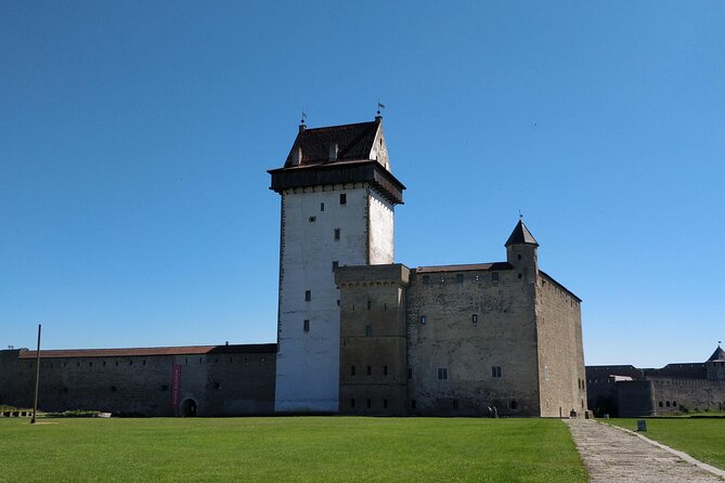 Go East Private 1 Day Trip to Russian Border - Visiting Rakvere’s Historic Center and Modern Town Square