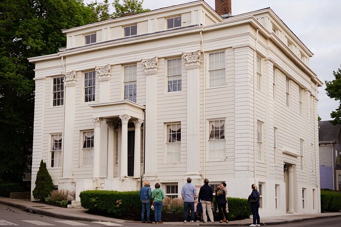 Golden Age to Gilded Age Newport's Transformation Walking Tour - Discover Newport’s Architectural Gems