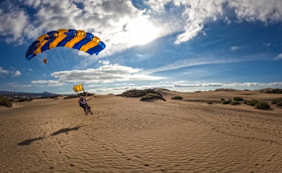 Gran Canaria : Skydiving over Maspalomas Dunes - Departure and Safety Briefing at iJump Gran Canaria