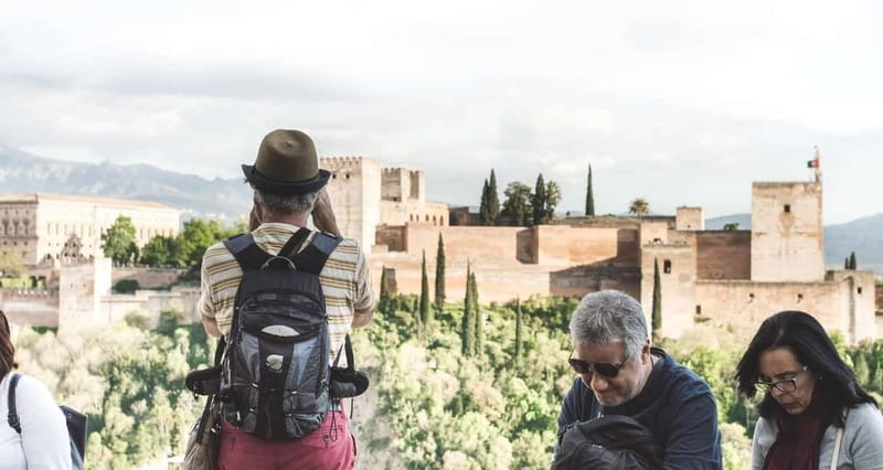 Granada: Albayzin and Sacromonte Hybrid Walking Tour - Starting Point at Carrera del Darro