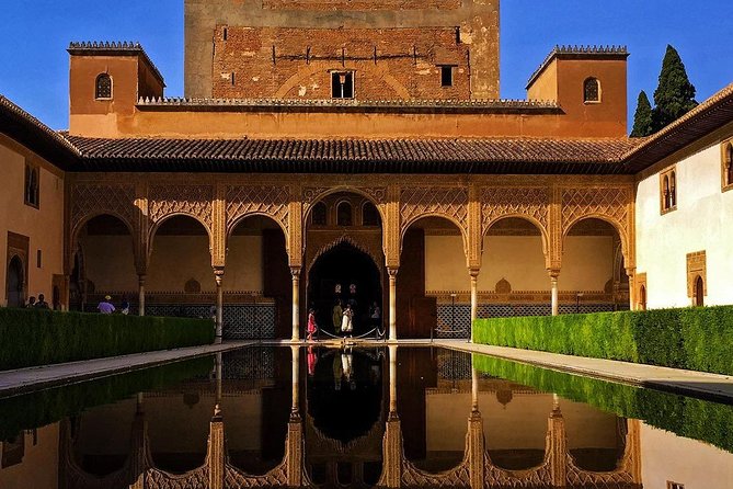 Granada: Alhambra Comlex + Nasrid Palaces + Alcazaba Guided Tour - The Alcazaba Fortress and Its Views