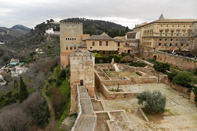 Granada Day Trip: Alhambra & Nazaries Palaces from Seville - Free Time in Albaicin for Independent Exploration