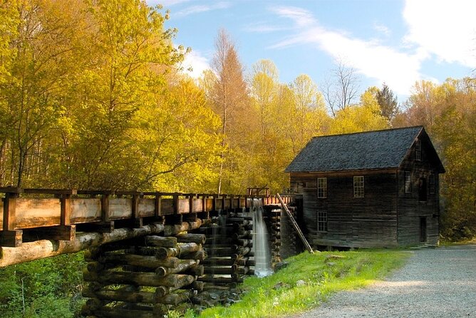 Great Smoky Mountains NP Driving Tour smartphone autoplay APP/GPS - Exploring the Oconaluftee Visitor Center and Native Heritage