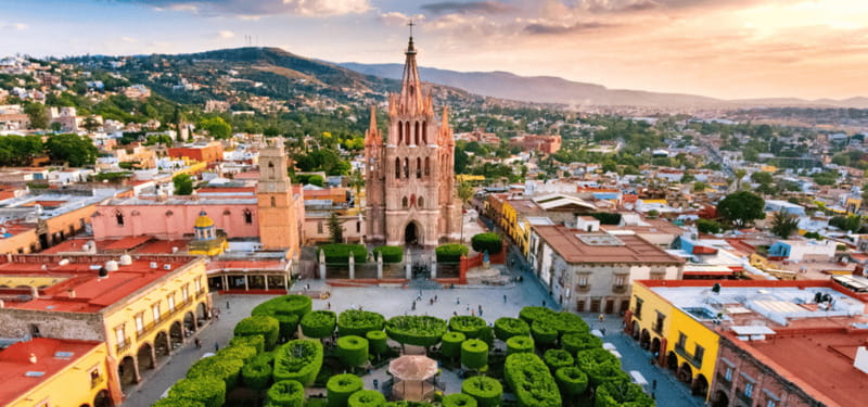 Guadalajara - Sierra Gorda by Motorcycle: SM Allende, Bernal, Guanajuato - From Guadalajara to Querétaro: The Scenic Paved Ride