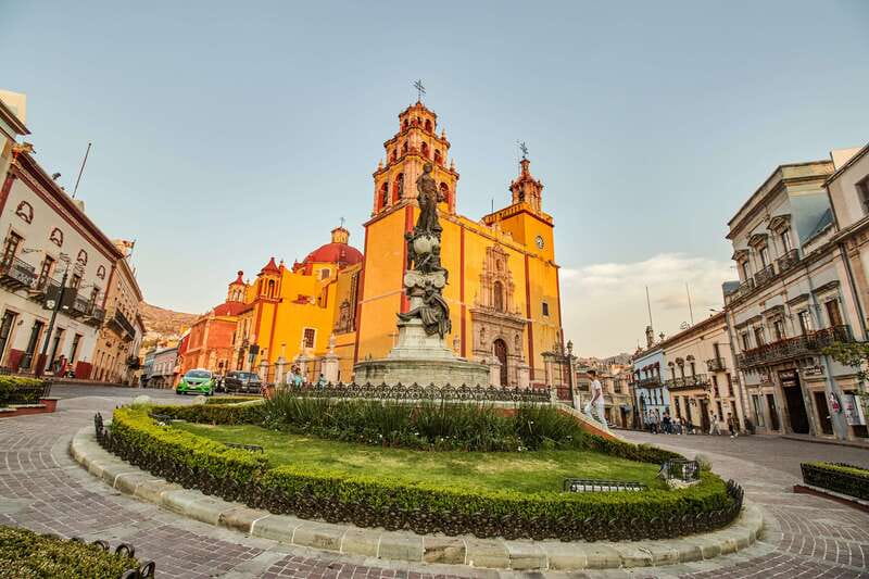 Guanajuato: Private Guided Walking Tour - Walk Through the Colorful Streets and Market Hubs