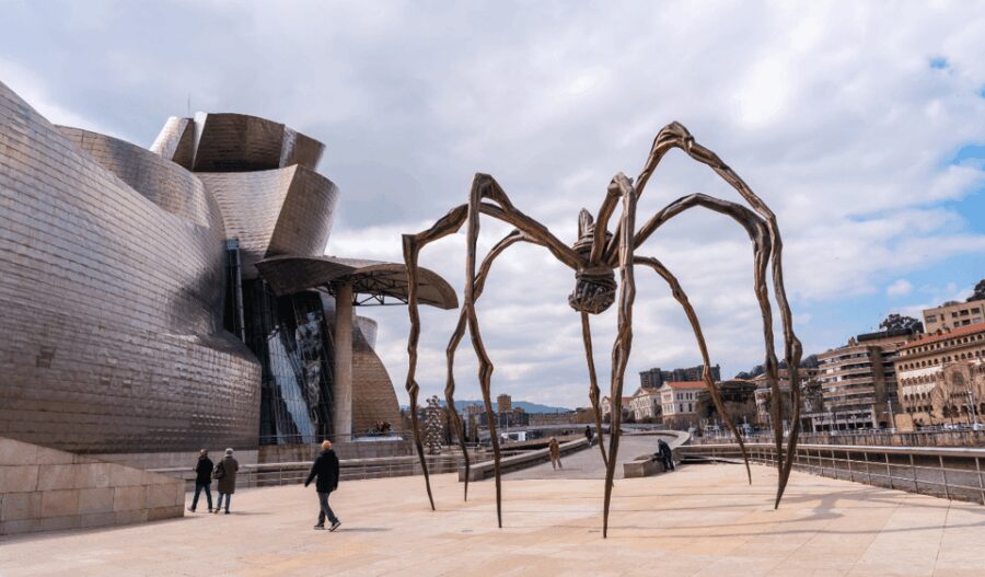 Guggenheim Museum Bilbao Private Tour with Official Guide - The Expertise and Storytelling of the Official Guide