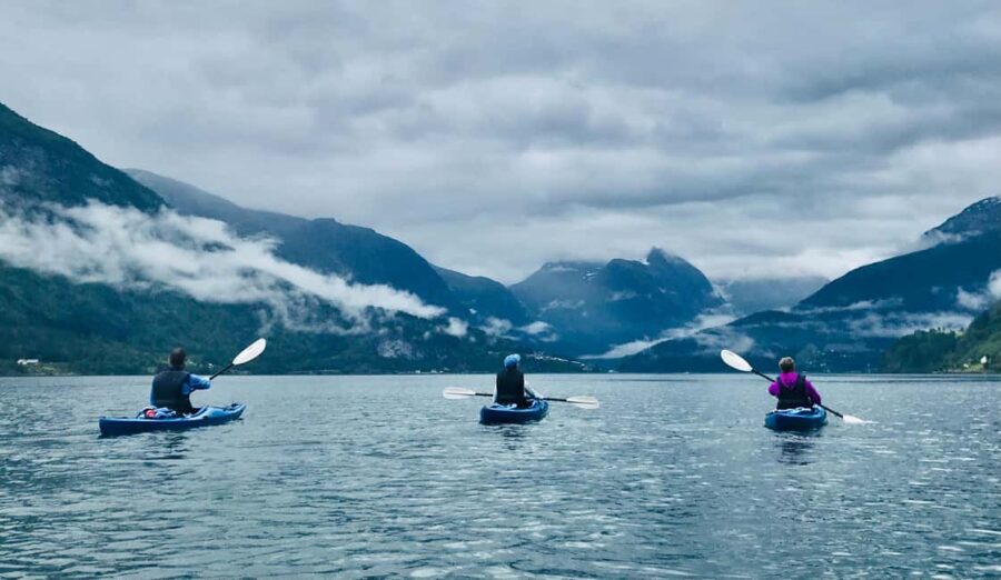 Guided Kayak Tour with Lunch by the Fire. Family friendly - Convenient Meeting and Transport from Olden