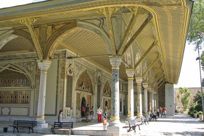 Guided Topkapi Palace & Harem- Skip-the-Line with SMALL GROUP - Discovering the Harem and Its Secrets