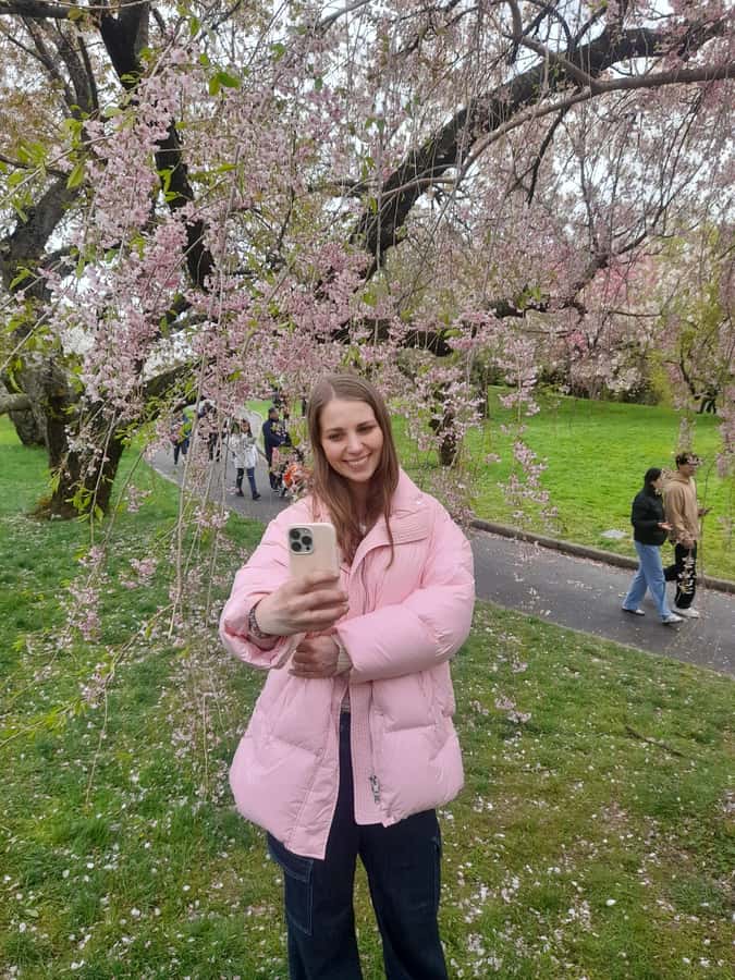 Guided tour of central park - Central Park’s Iconic Entrance and Surrounding Buildings