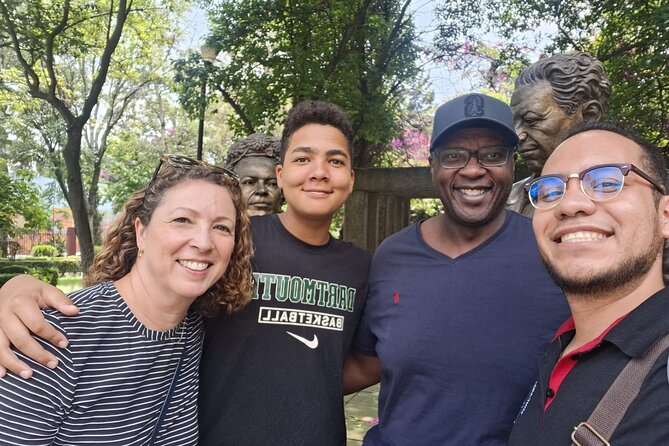 Guided tour of the Coyoacán neighborhood and the Leon Trotsky museum - Exploring Coyoacán’s Historic Roots at Fuente de los Coyotes